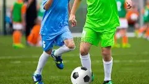 国脚迎战韩国战首发调整，国足韩国对决直播指南揭晓