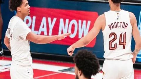 大乐透期号专家精准推荐：火箭大战老鹰质合分析